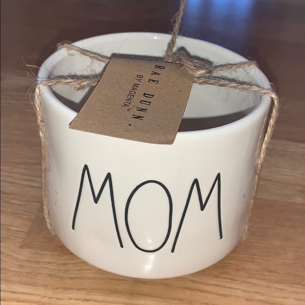 New! Rae Dunn “Mom” Planter